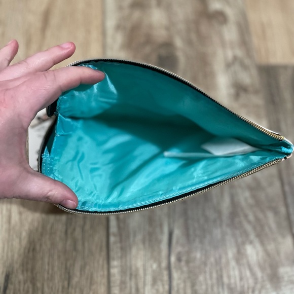 Disney Tsum Tsum Travel Bag - Picture 3 of 4